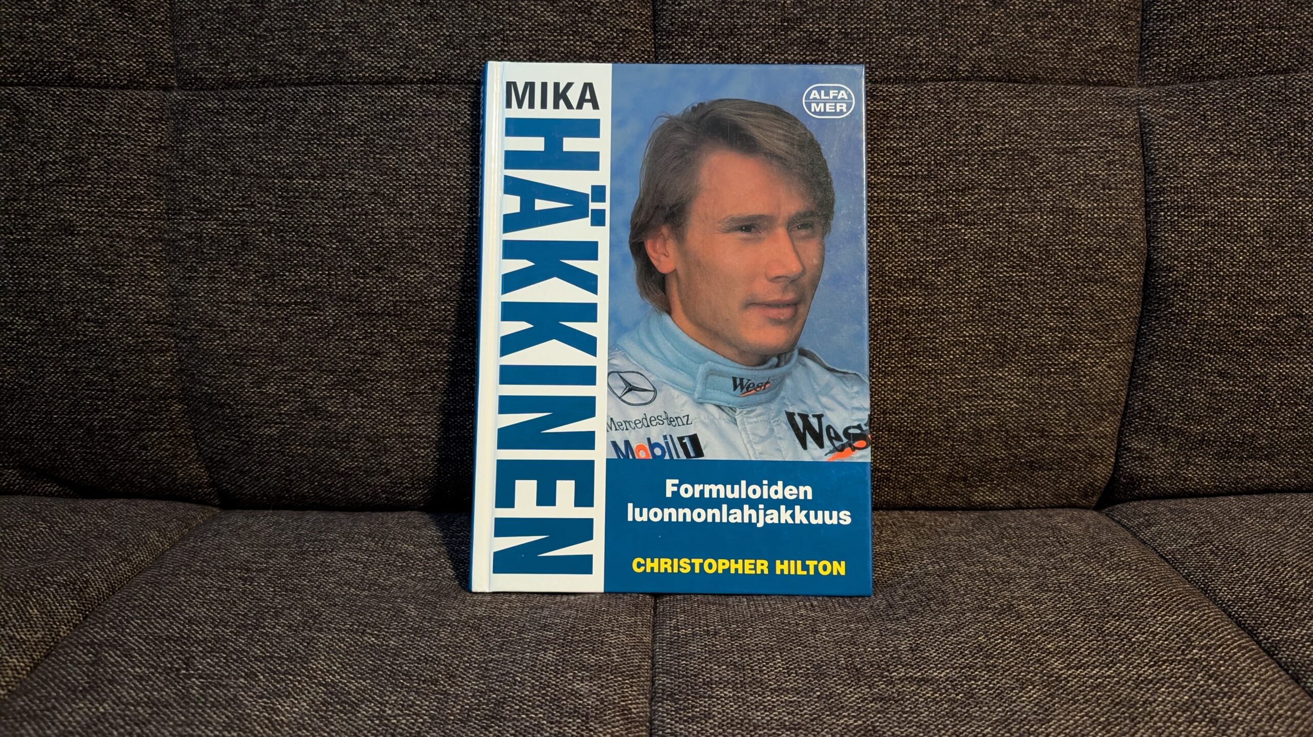 Christopher Hilton - Mika Häkkinen - Formuloiden luonnonlahjakkuus -kirjan kansi