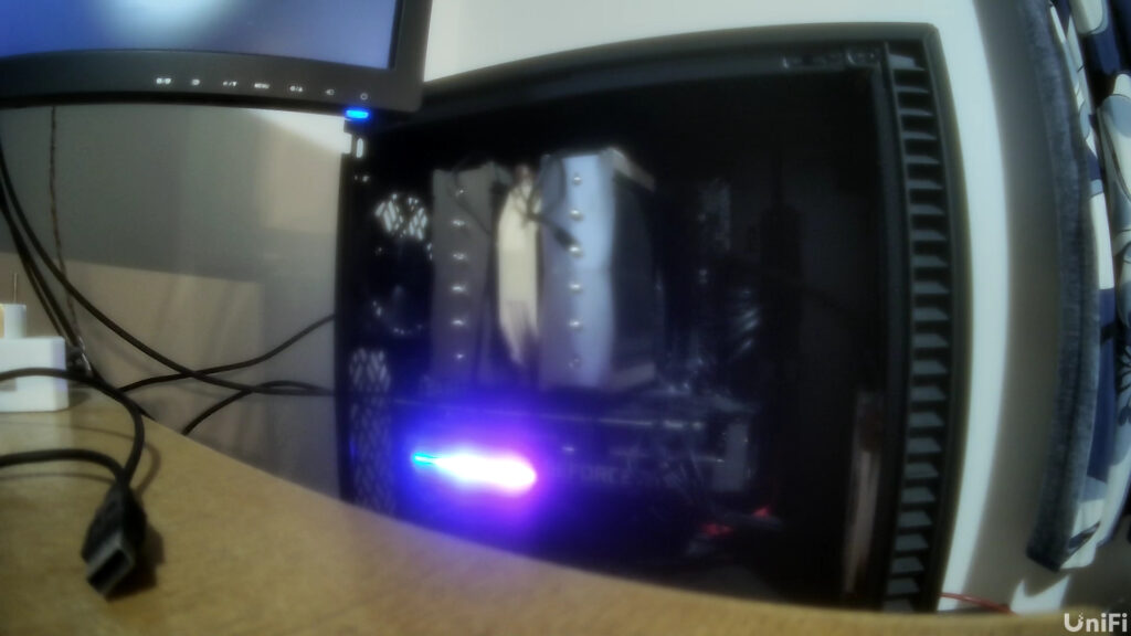 Unifi G3 Instant -valvontakameran kuva alkuperäisellä naarmuuntuneella linssillä