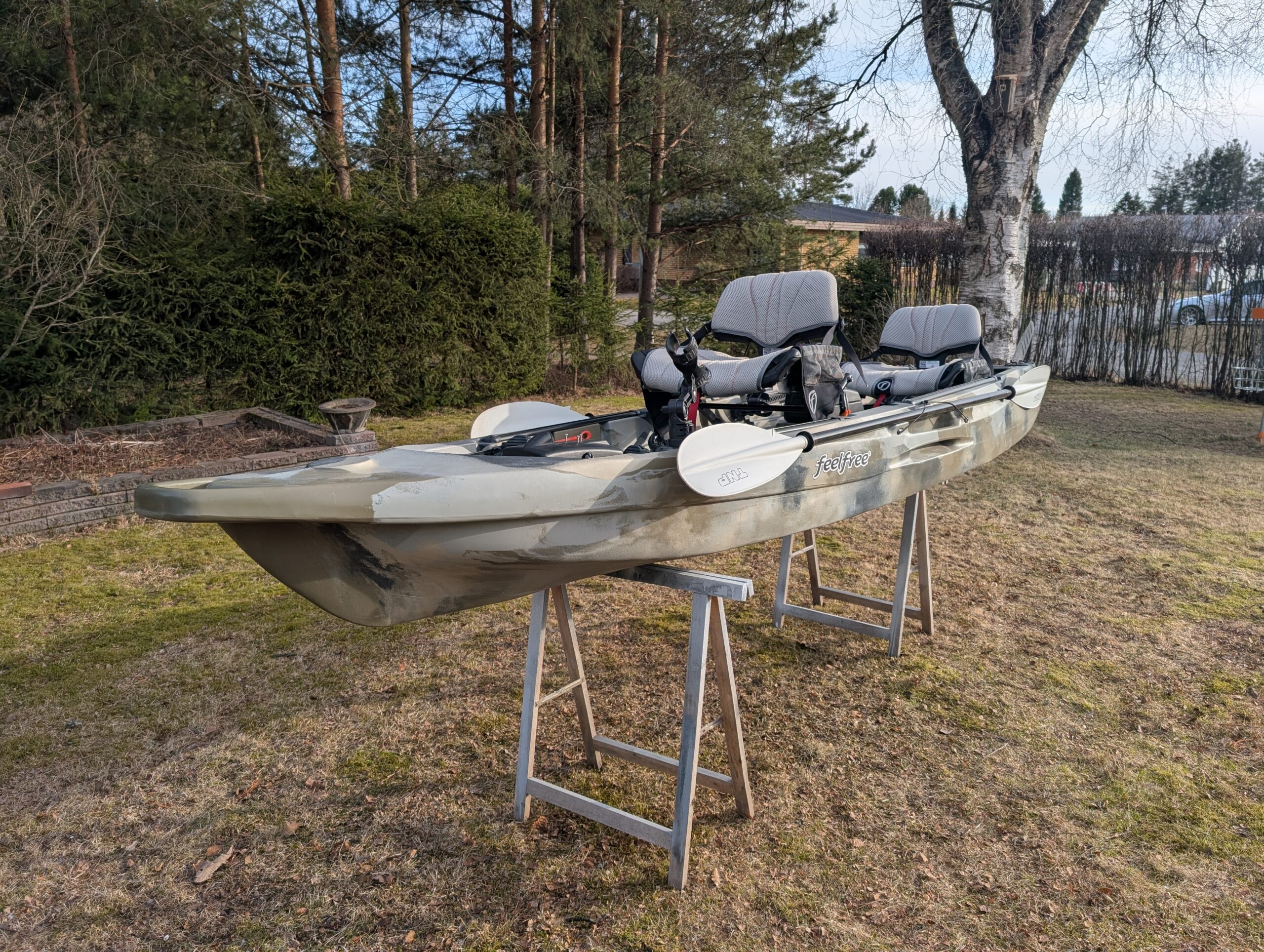 FeelFree Lure 2 Tandem -kanootti telakalla